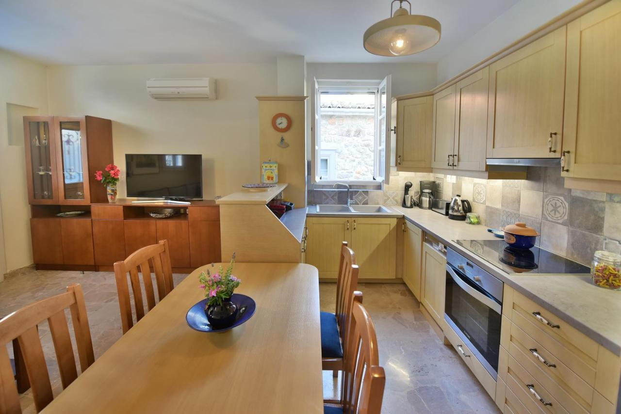 Feel At Home - Family House In Hydra Ngoại thất bức ảnh