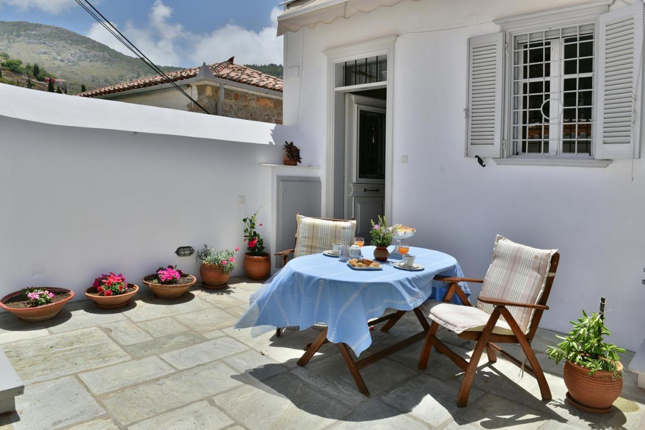 Feel At Home - Family House In Hydra Ngoại thất bức ảnh