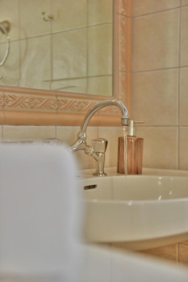 Feel At Home - Family House In Hydra Ngoại thất bức ảnh
