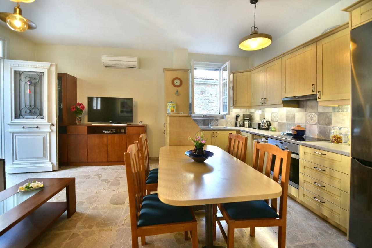 Feel At Home - Family House In Hydra Ngoại thất bức ảnh